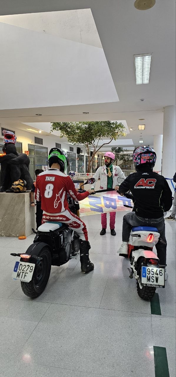 Participantes de Mototerapia 2025 con sus motos
